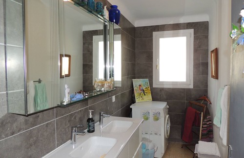 Greoux-les-Bains Apartment | CLOSE TO THE CASTLE, CLEAR VIEW. APARTMENT WITH BALCONY, SPACIOUS, QUIET.