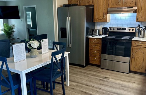 Temple House | Close to the med centers, ball fields, shopping & the lake! Perfect for all!