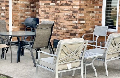 Temple House | Close to the med centers, ball fields, shopping & the lake! Perfect for all!