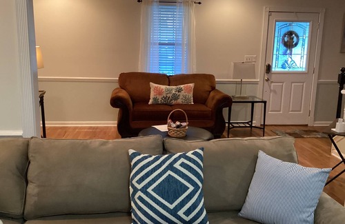 Savannah Cottage | CLOSE TO TYBEE & DOWNTOWN -