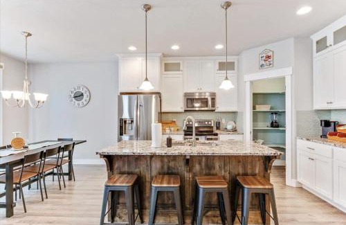 Sunset Heights House | Close to UVU & BYU Golf Course Pet Friendly