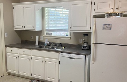 Oxford House | Close to Vaught Hemingway and Swayze