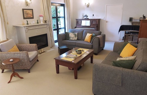 Rotorua Bed & Breakfast | Clothing optional B&B for MEN, Rotorua