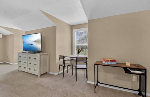 Chuluota Apartment | Cloud 9 - Cozy studio with WiFi, AC in charming Chuluota, FL