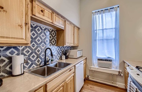 City Park Apartment | Cloud by Modern Midstay/1 Block to City Park #C2