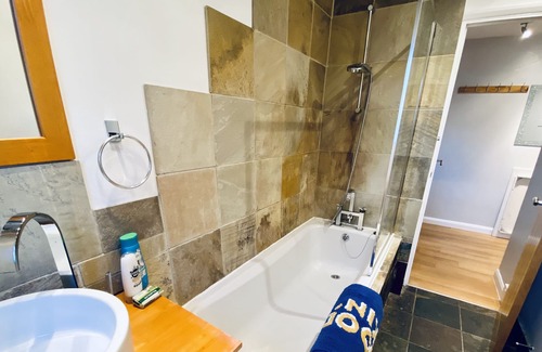 Byfleet Apartment | Cloud9stayz at The Royston