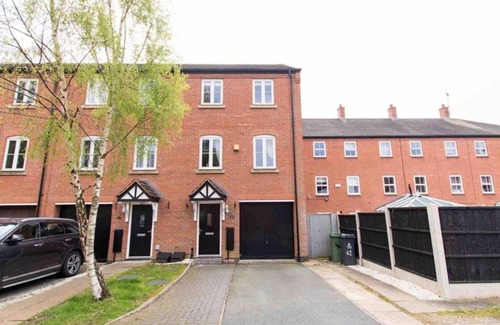 Birmingham House | Cloudstay Birmingham Town House by the lakes