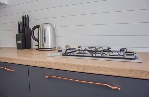 Pickering Cabin | Clover Family Glamping Pod | sleeps 4 - Gold Award winning