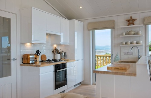 Castle Douglas Cottage | Clover Lodge - a lodge that sleeps 6 guests in 3 bedrooms