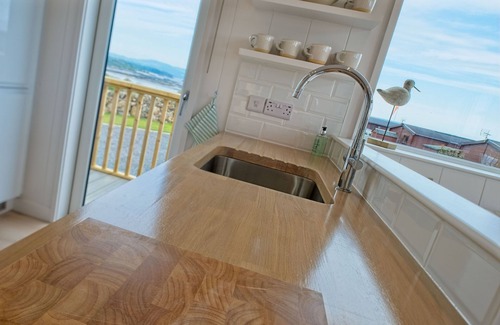 Castle Douglas Cottage | Clover Lodge - a lodge that sleeps 6 guests in 3 bedrooms