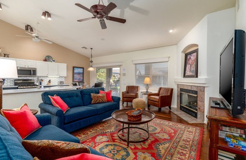 The Bluffs House | Club Wolff West - Enjoy Tucson in Style. Pool, hot tub, outdoor kitchen, view
