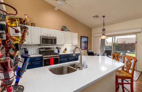 The Bluffs House | Club Wolff West - Enjoy Tucson in Style. Pool, hot tub, outdoor kitchen, view