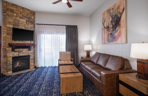 Lake Delton Condo | Club Wyndham Glacier Canyon 3 BR Presidential, Water Park Passes included