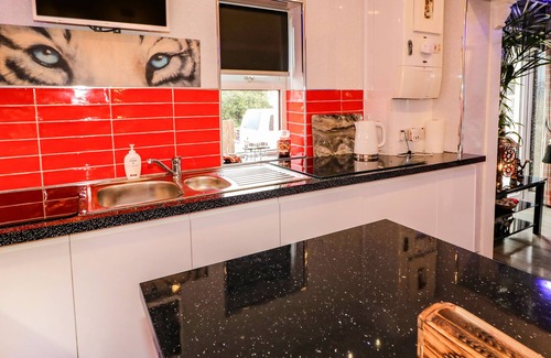 Castlerock Cottage | CLUBHOUSE VIEW APARTMENT, pet friendly in Castlerock