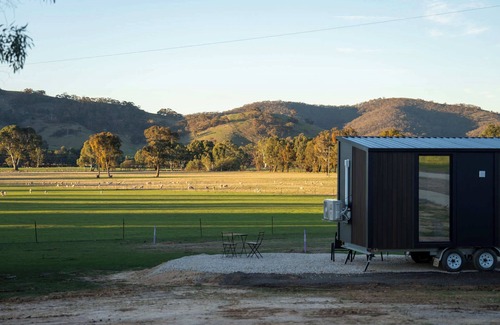 Warrenmang House | Clyde at Sheltered Paddock by Tiny Away