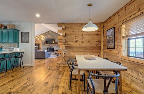 Tiger Apartment | Clyde’s Cabin: Mtn View, Fire Pit, Pet-Friendly