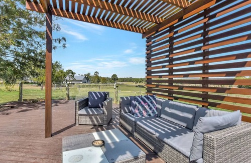 Lovedale Cottage | Clydesdale Cottage on Talga with real Clydesdale Horses