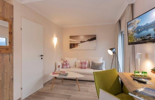 Ried Cottage | Comfort double room approx. 25m² with balcony & lake view - HOTEL garni SEEHANG & Seelounge