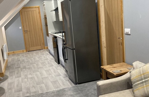 Grantham Apartment | Coach House 2BR Exec Apt Courtyard