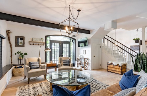 Hamilton Township House | 🍃COACH HOUSE
