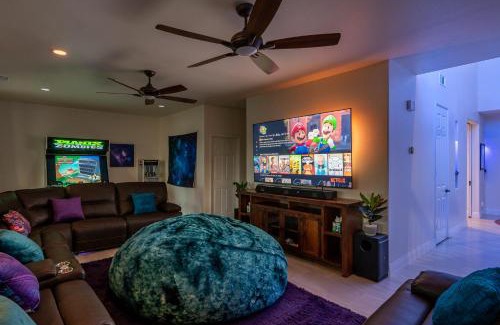 Bella Vida House | Coachella Play - 6BR Multi-Gen Fun Zone and Retreat with free heated pool