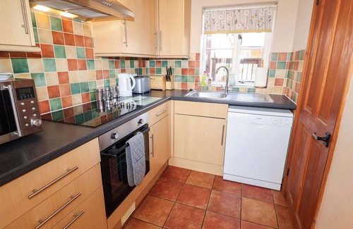 Ipswich Cottage | COACHMAN'S COTTAGE, pet friendly, with a garden in Ipswich
