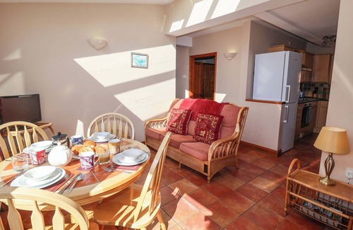 Ipswich Cottage | COACHMAN'S COTTAGE, pet friendly, with a garden in Ipswich