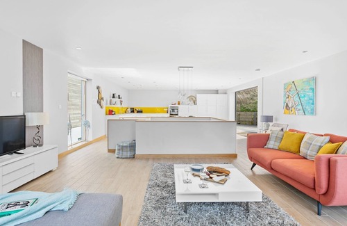 Challaborough House | Coast at Beachdown - a house that sleeps 9 guests in 4 bedrooms