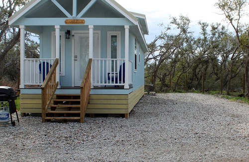 Rockport Cabin | Coast Oak -Beautiful New Tiny Cottage - Perfect Family Getaway