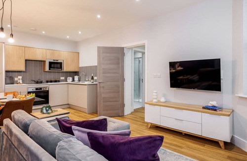 West Cliff Apartment | Coastal 1-Bed Apt w/Free Gym, Parking & Garden