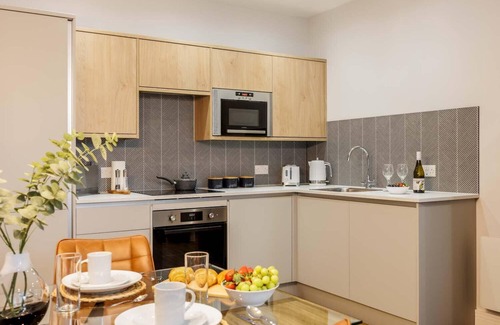 West Cliff Apartment | Coastal 1-Bed Apt w/Free Gym, Parking & Garden