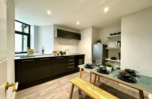 Bournemouth Apartment | Coastal 3BR Bournemouth Apartment, Prime Location