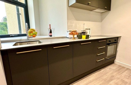Bournemouth Apartment | Coastal 3BR Bournemouth Apartment, Prime Location