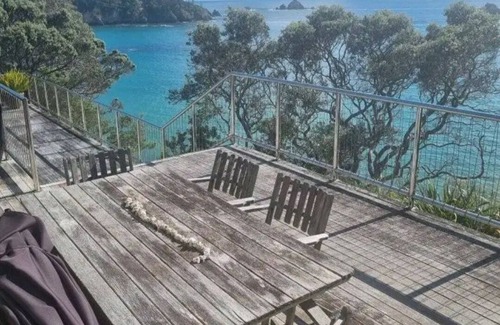Whananaki North House | Coastal Bach with beautiful views and nearby beaches!