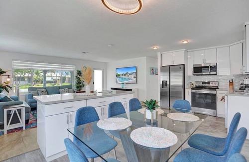 Pembroke Pines House | Coastal Breeze Retreat