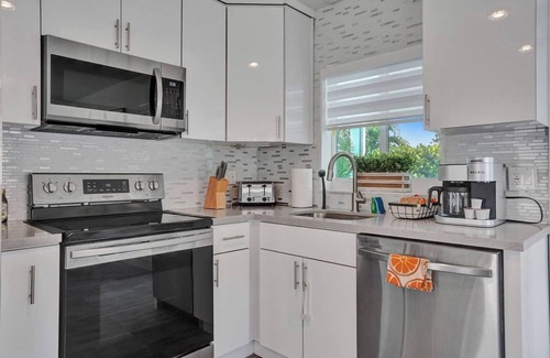 Pembroke Pines House | Coastal Breeze Retreat
