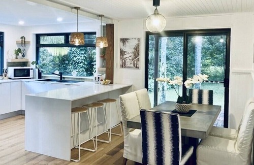 Arakoon House | Coastal bush getaway - mins fr South West Rocks Beaches
