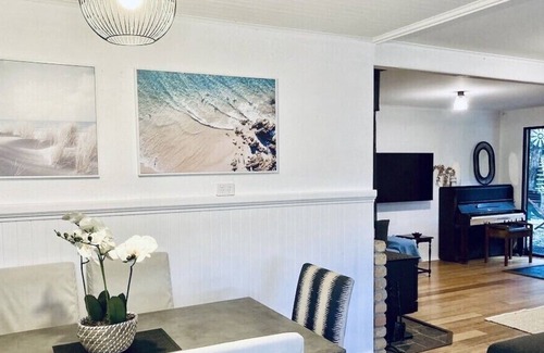 Arakoon House | Coastal bush getaway - mins fr South West Rocks Beaches
