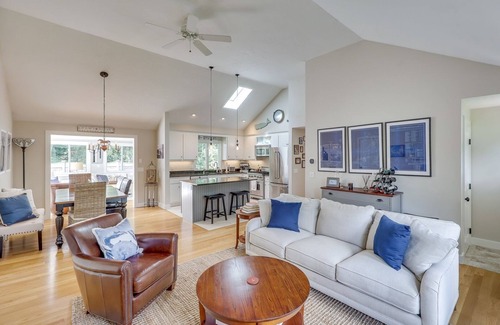 Brewster House | Coastal Cape Cod 3 bedroom close to the beach, bike path & ponds!