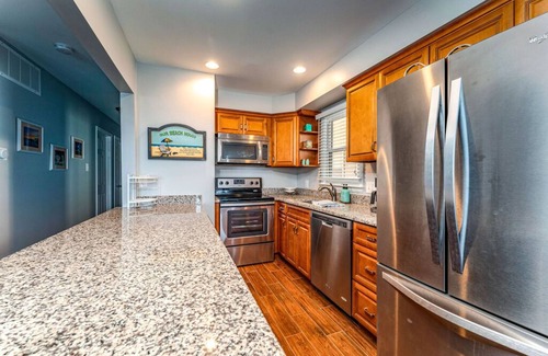 South End Condo | Coastal Charm –3BR/2BA Home w/Large Front Porch