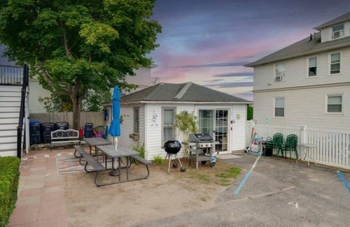 Old Orchard Beach Apartment | Coastal Comfort: Steps to Beach & Ocean Views