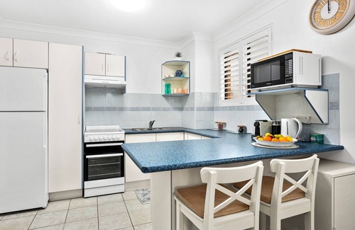 Lake Illawarra Apartment | Coastal Comfort situated opposite Warilla Beach with very short walk to the sand and waves