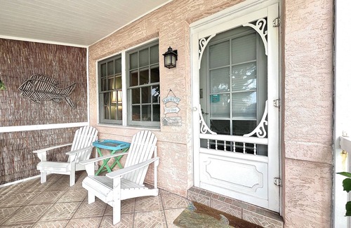 Cocoa Beach Cottage | Coastal Cottage 225 - Walk to Beach, King Bed