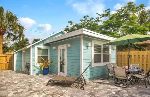 Lake Worth House | Coastal Cottage - Just 7 Minutes to the Beach and Downtown!