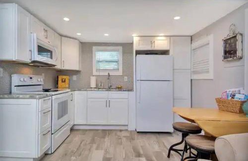 Lake Worth House | Coastal Cottage - Just 7 Minutes to the Beach and Downtown!