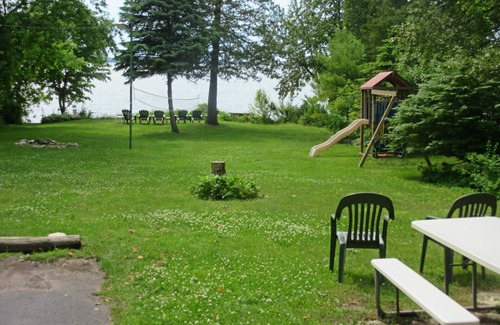 Sturgeon Bay Cottage | Coastal Cottage Resort. Comfy Cozy Cottage. Sleeps Up To 5, Free WiFi, Secluded