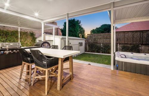 Merewether House | 'Coastal Cove' Your Year-Round Spa & Sauna Retreat
