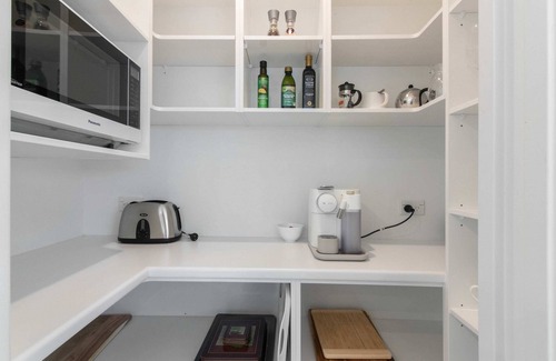 Papamoa Beach House | Coastal Delight - Walk to cafes and beach