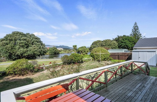 Waikanae House | Coastal Drift - Waikanae Beach Holiday Home