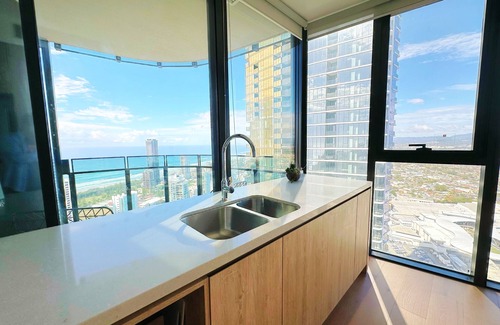 Broadbeach Apartment | Coastal Elegance 2B2B Retreat